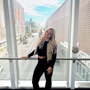 Meet your Posher, Charlotte